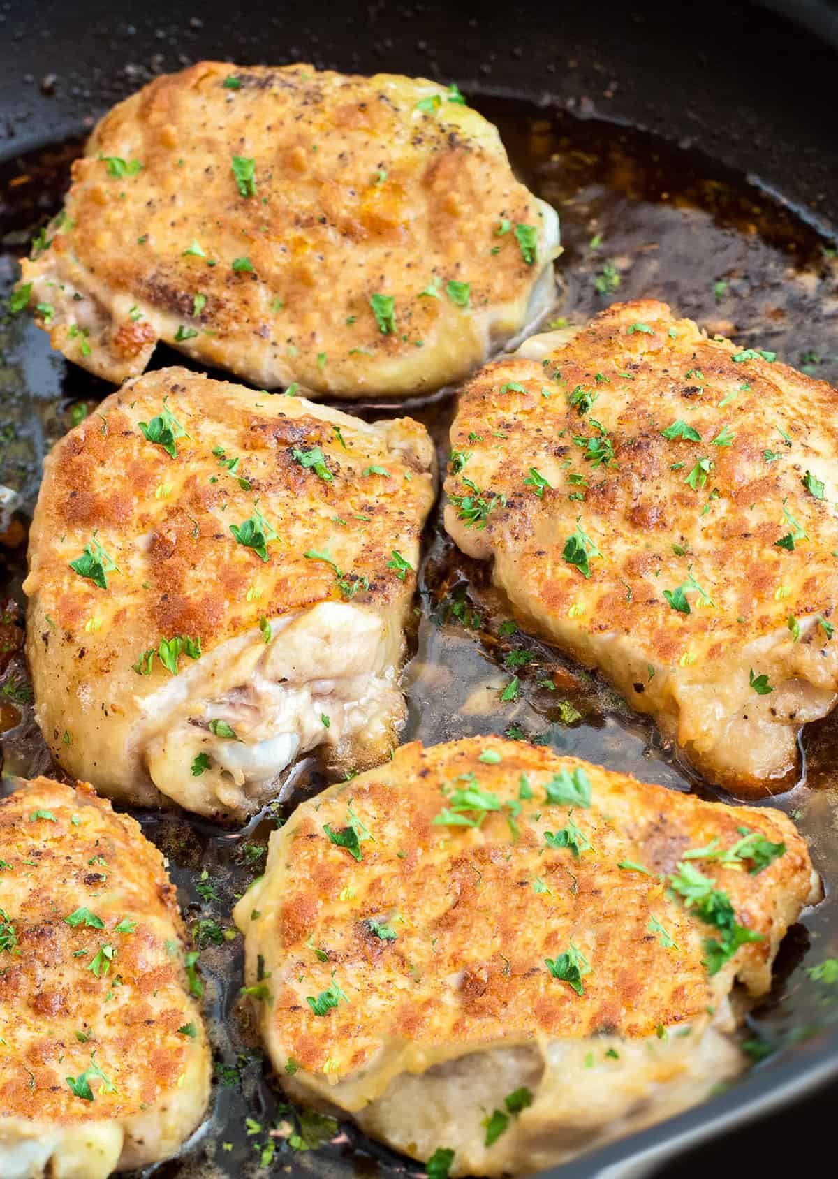 Easy Baked Garlic Chicken Thighs: Crispy & Juicy Weeknight Meal